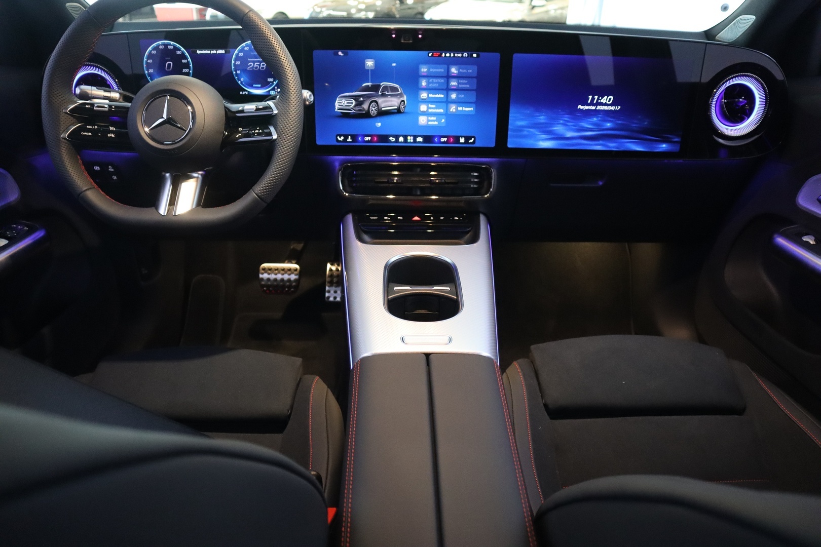 MERCEDES-BENZ GLB 2026