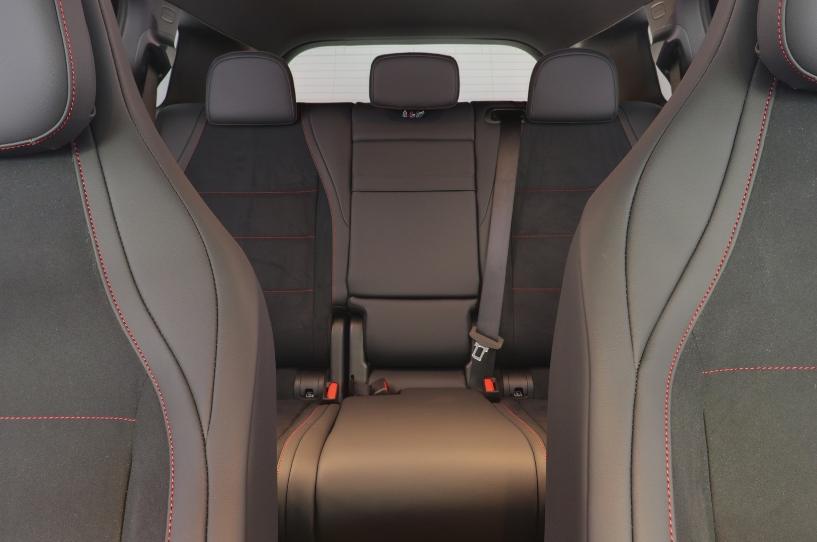 MERCEDES-BENZ GLB 2026