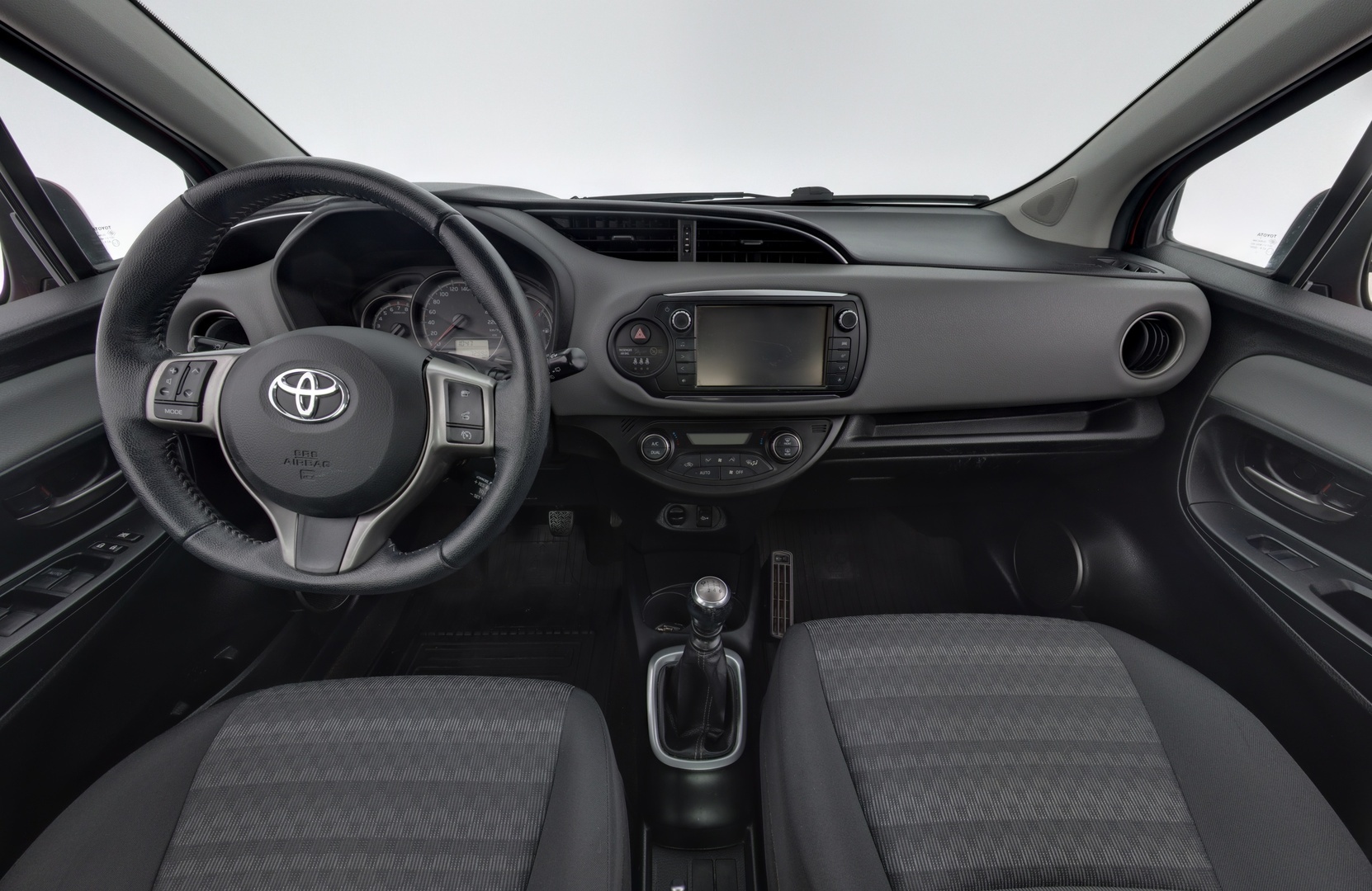 TOYOTA Yaris 2016
