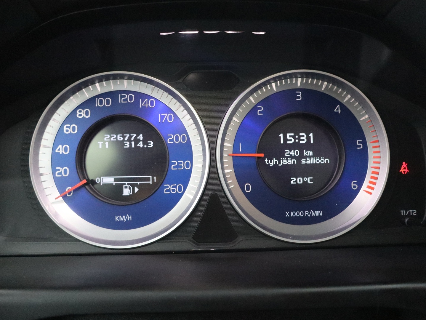 VOLVO V70 2012