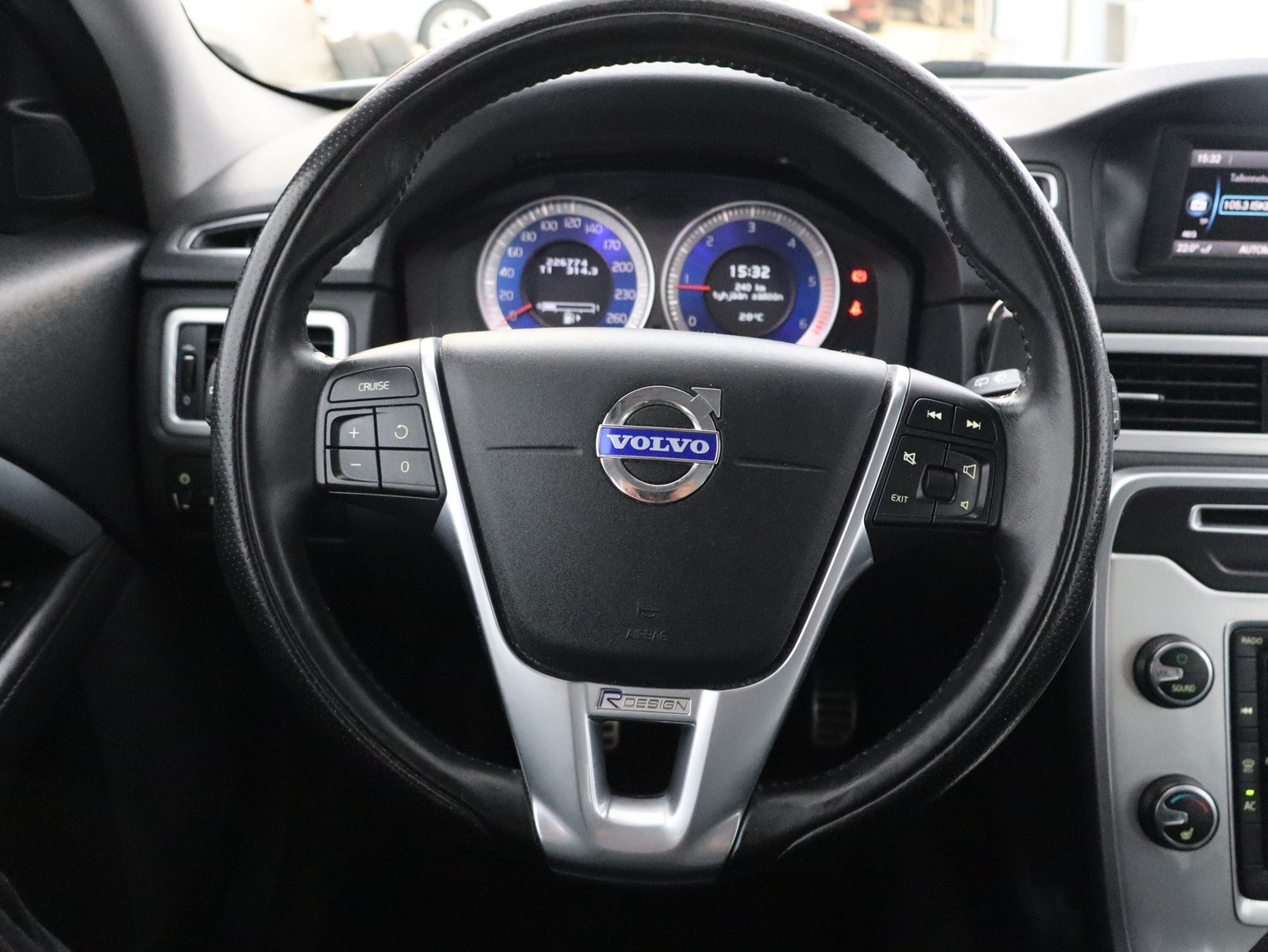 VOLVO V70 2012