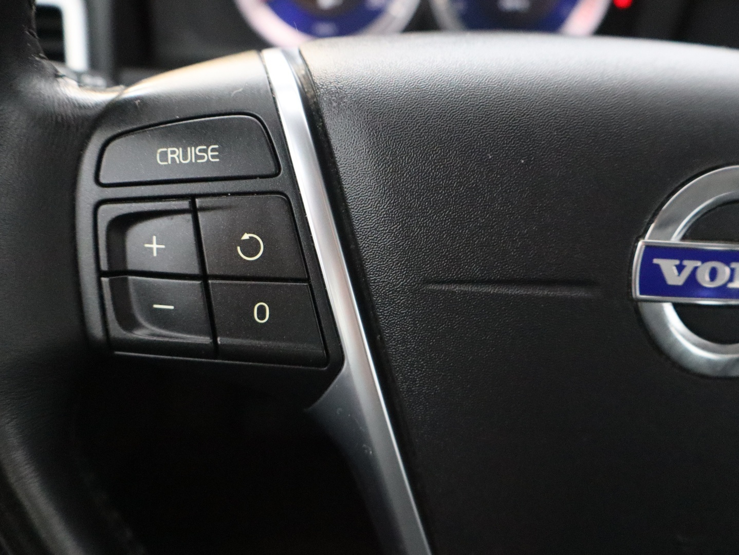 VOLVO V70 2012