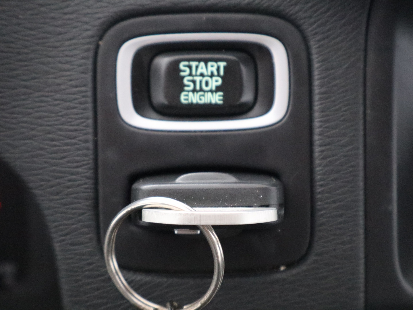 VOLVO V70 2012