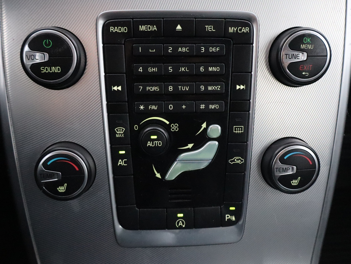 VOLVO V70 2012