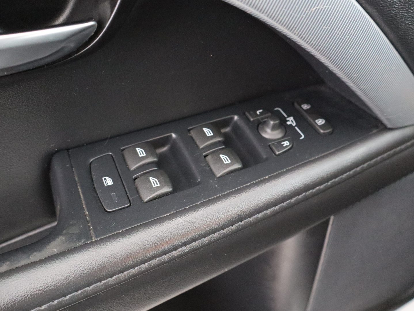 VOLVO V70 2012