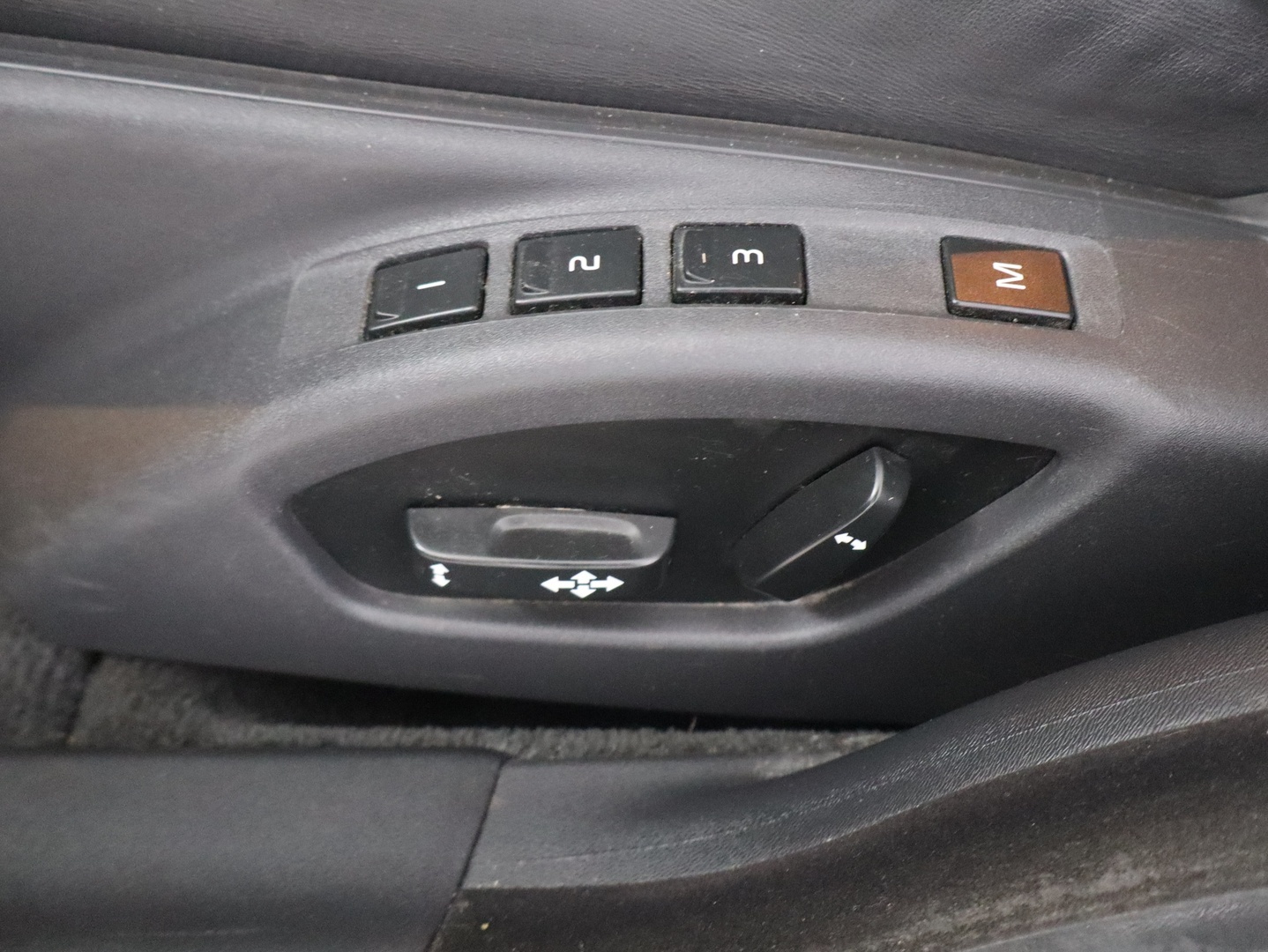 VOLVO V70 2012