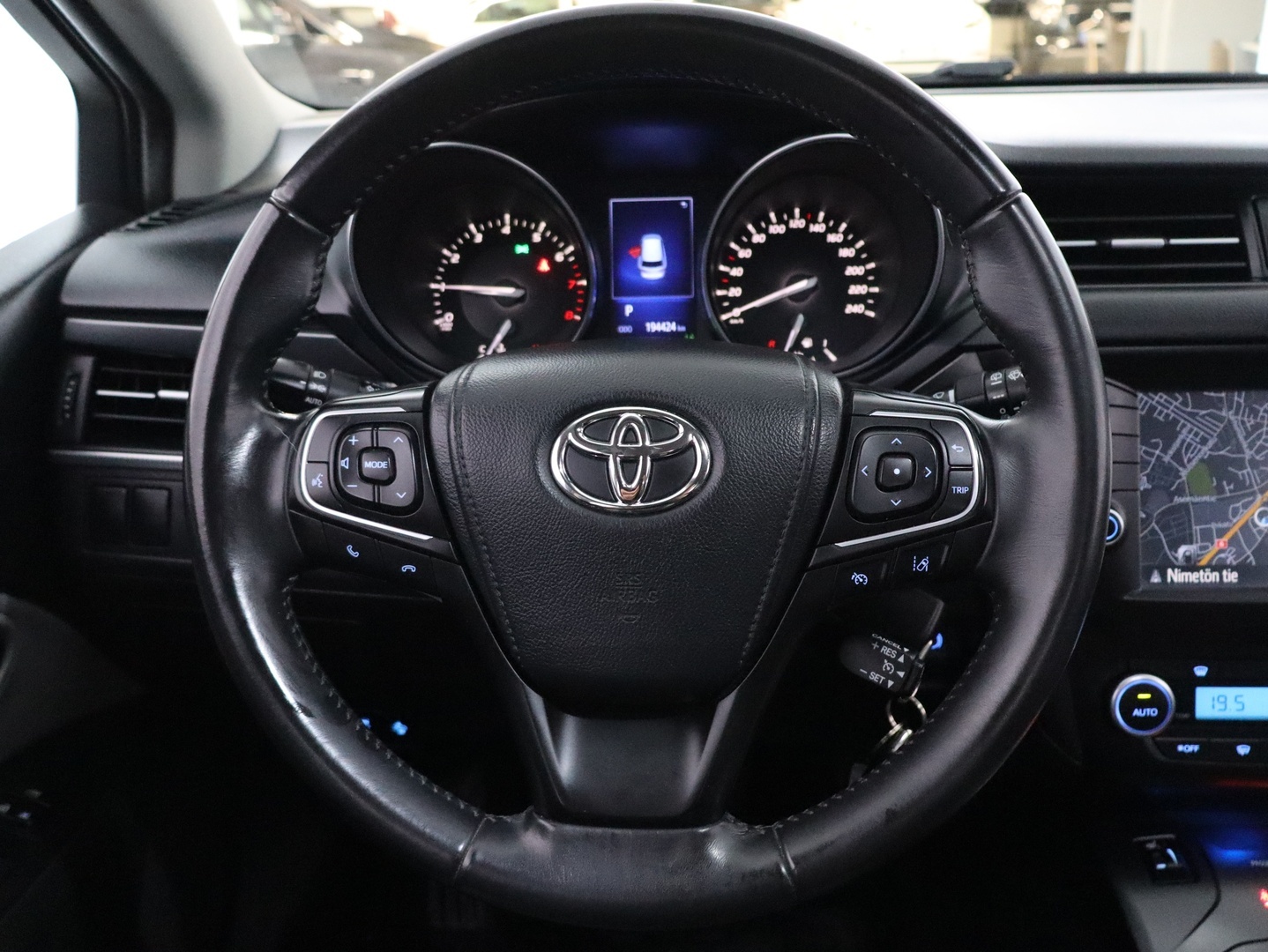 TOYOTA Avensis 2016
