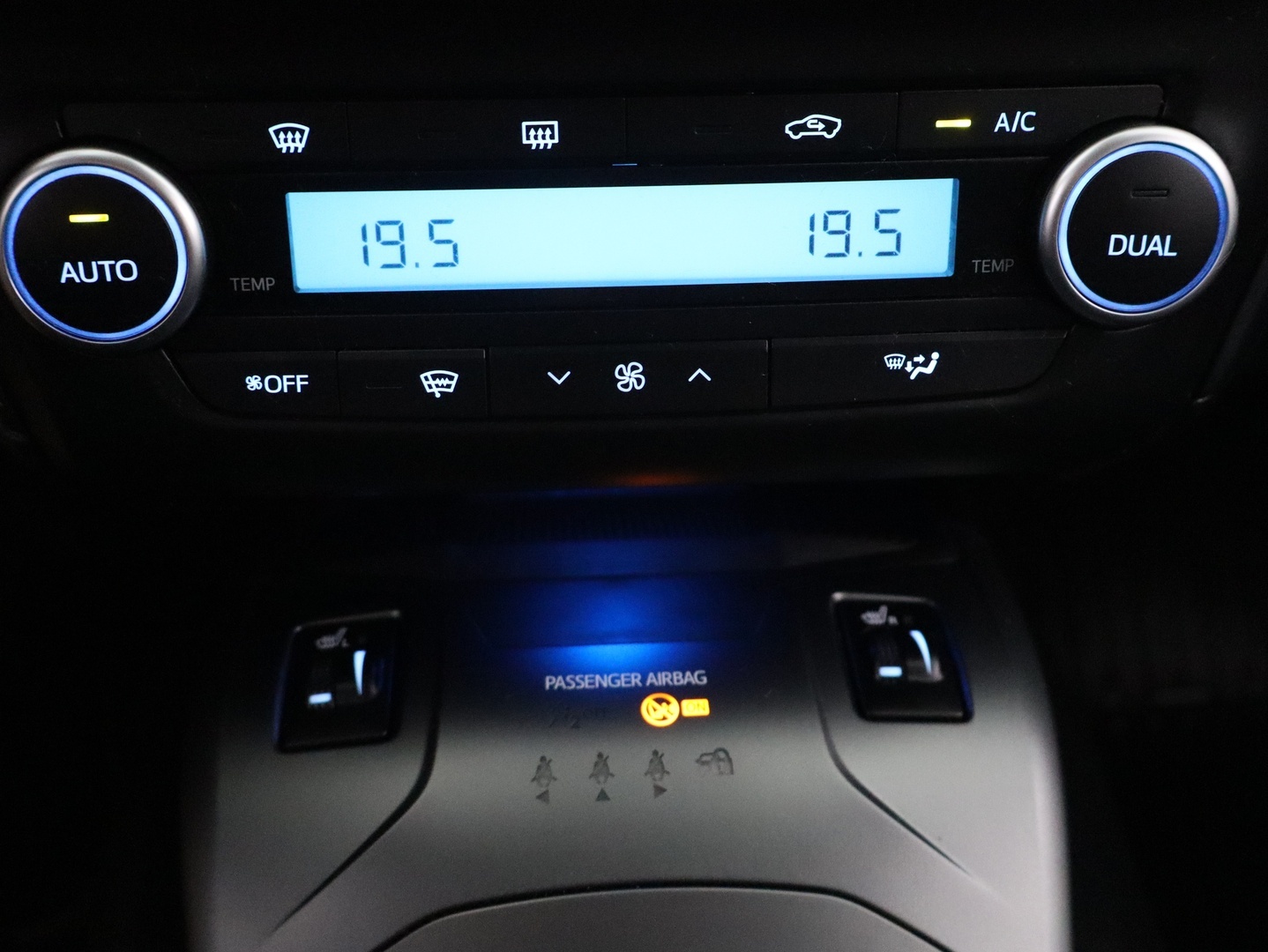 TOYOTA Avensis 2016
