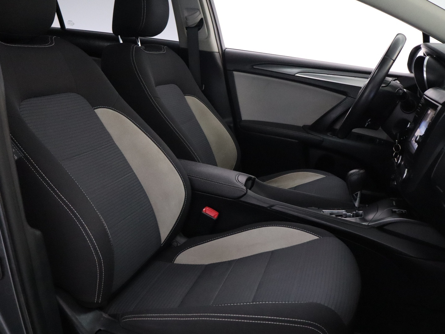 TOYOTA Avensis 2016