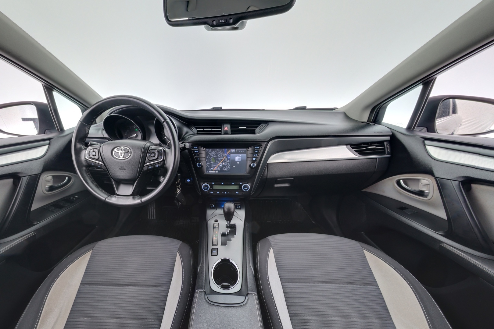 TOYOTA Avensis 2016