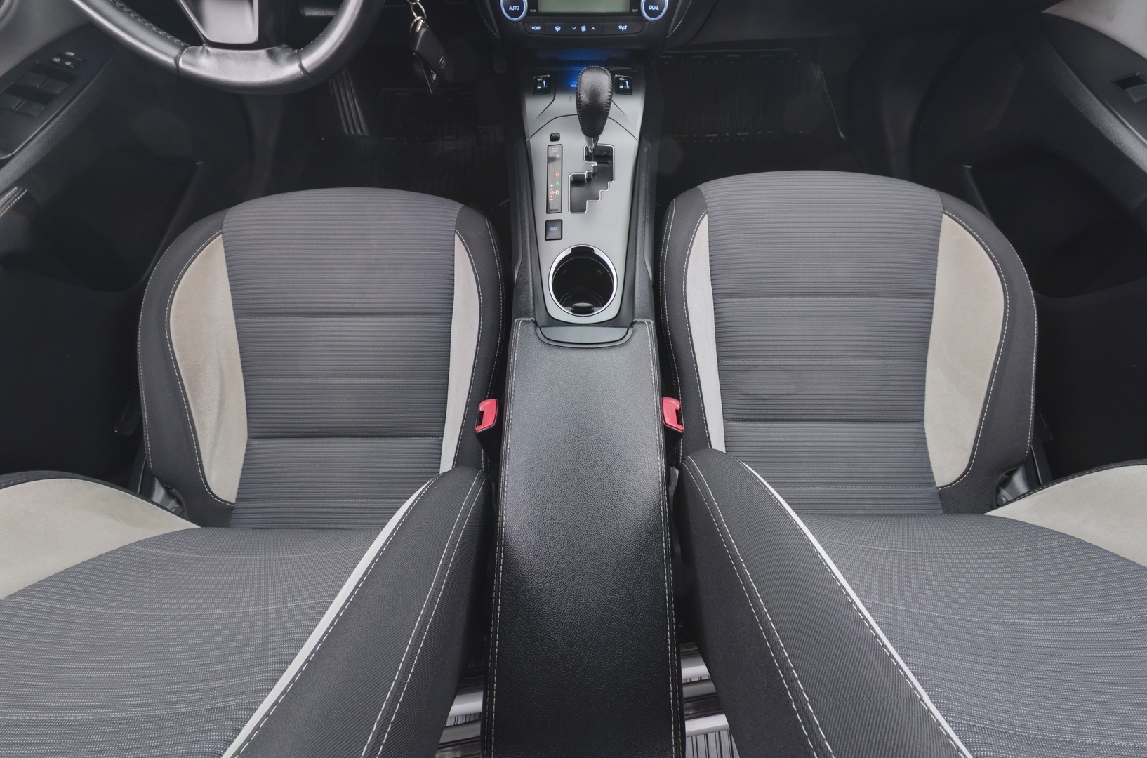 TOYOTA Avensis 2016