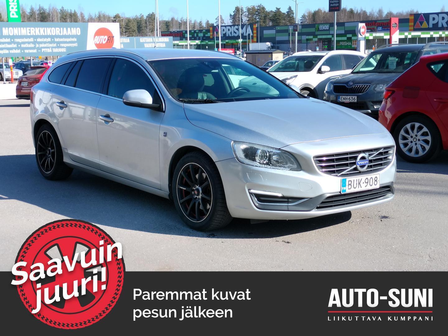 VOLVO V60 2015