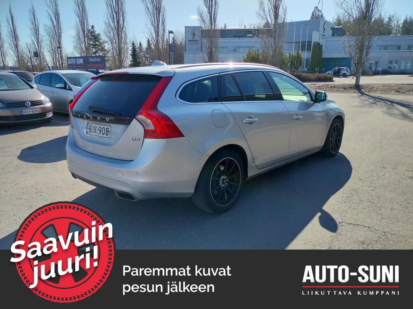 VOLVO V60 2015