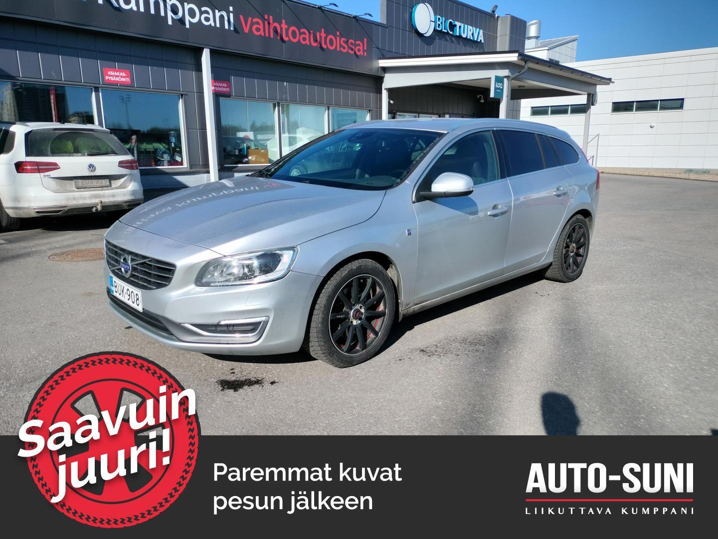 VOLVO V60 2015
