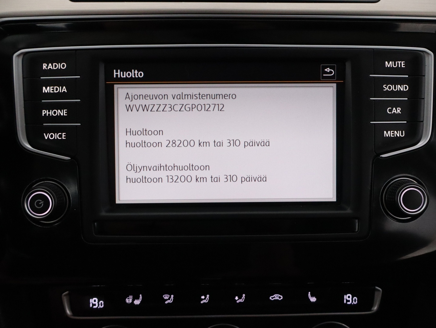 VOLKSWAGEN Passat 2016
