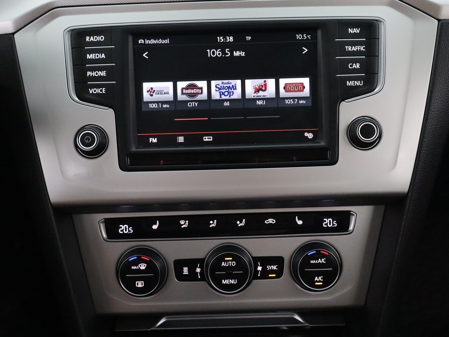 VOLKSWAGEN Passat 2014