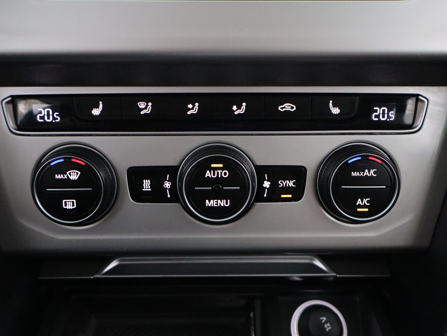 VOLKSWAGEN Passat 2014