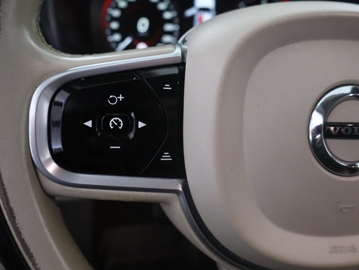 VOLVO V90 2019