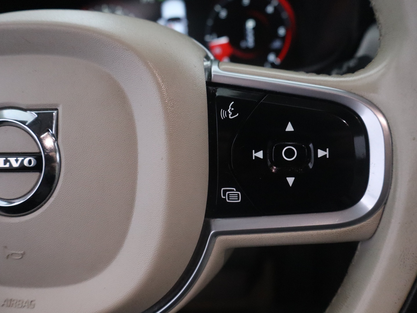 VOLVO V90 2019