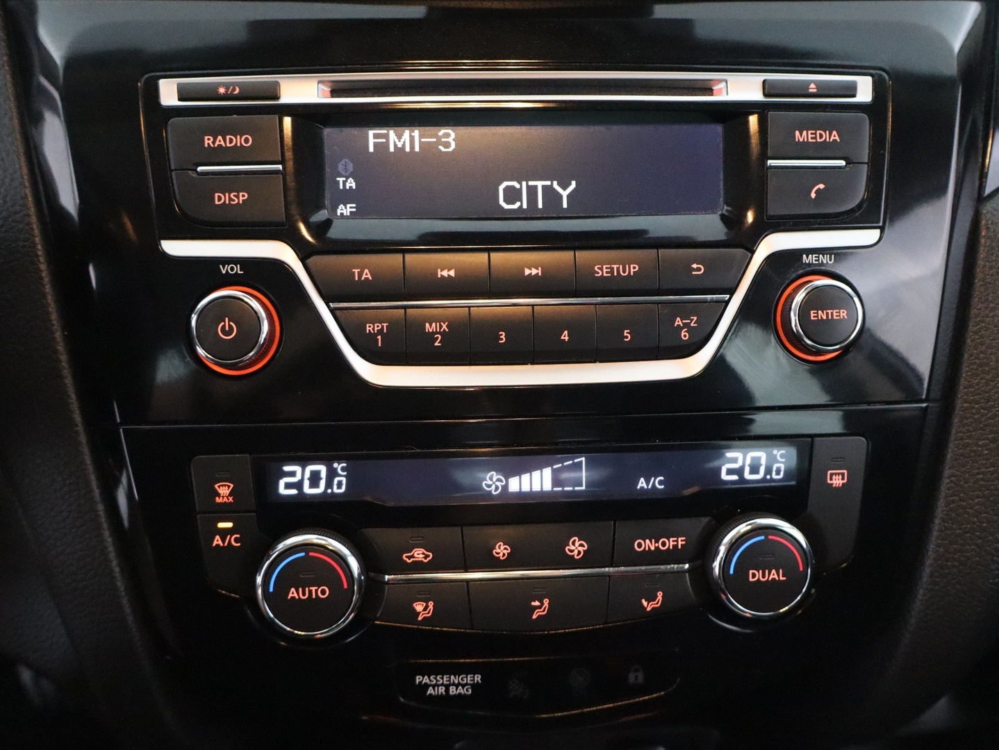 NISSAN Qashqai 2015