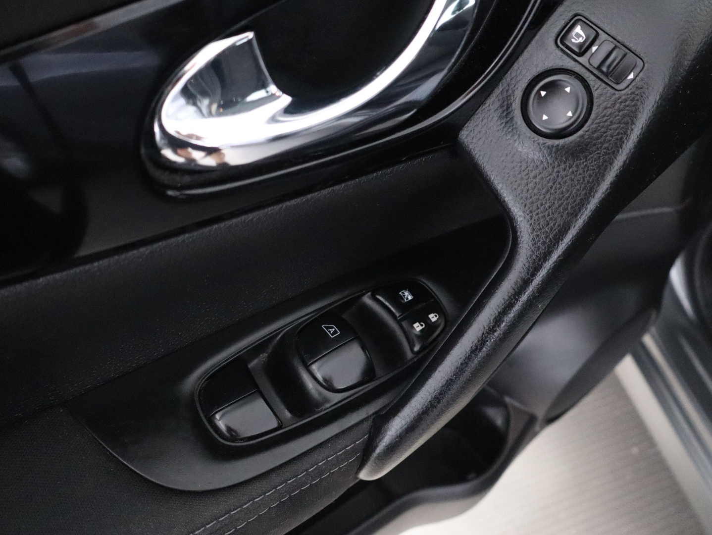 NISSAN Qashqai 2015