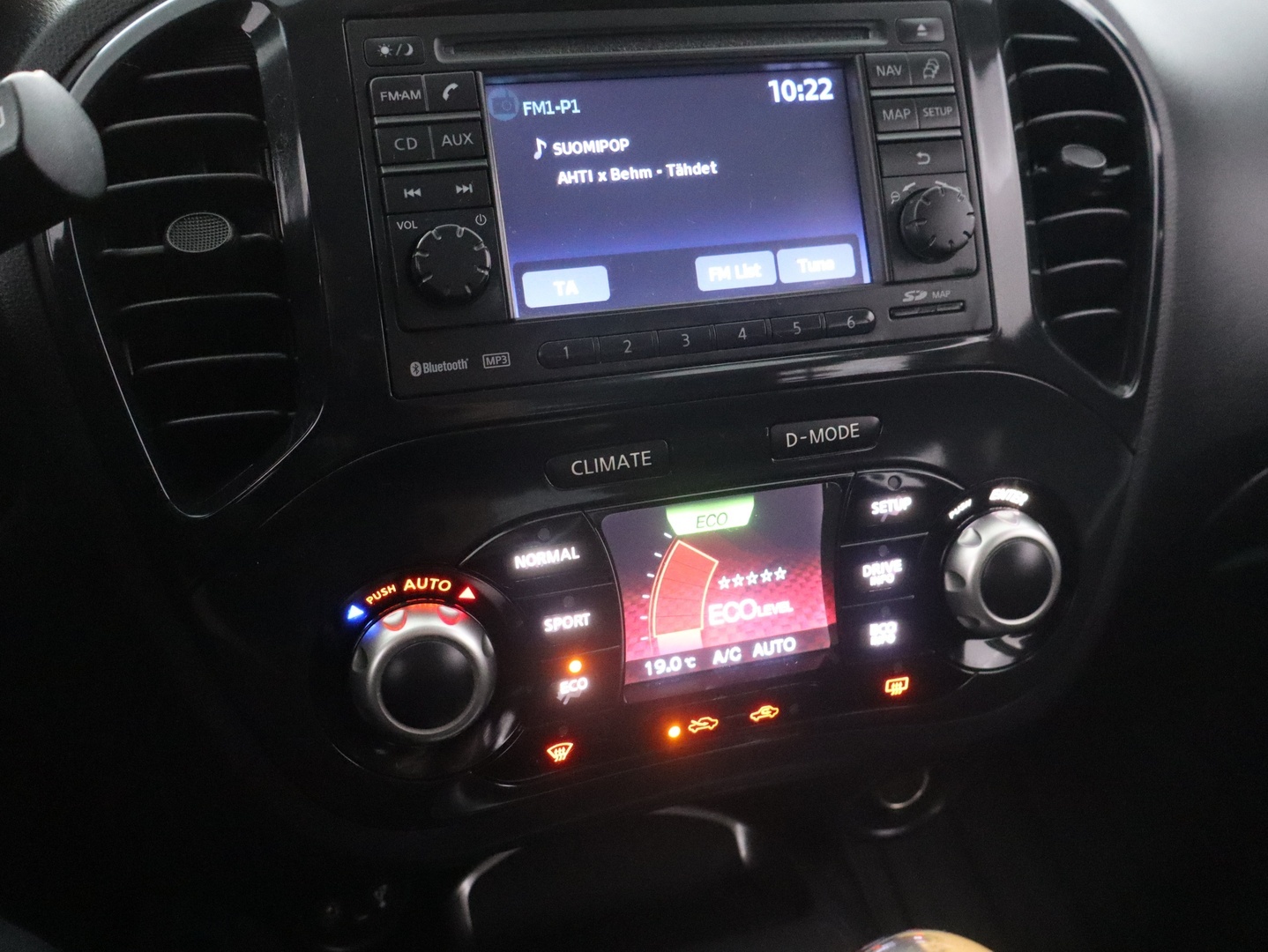 NISSAN Juke 2011