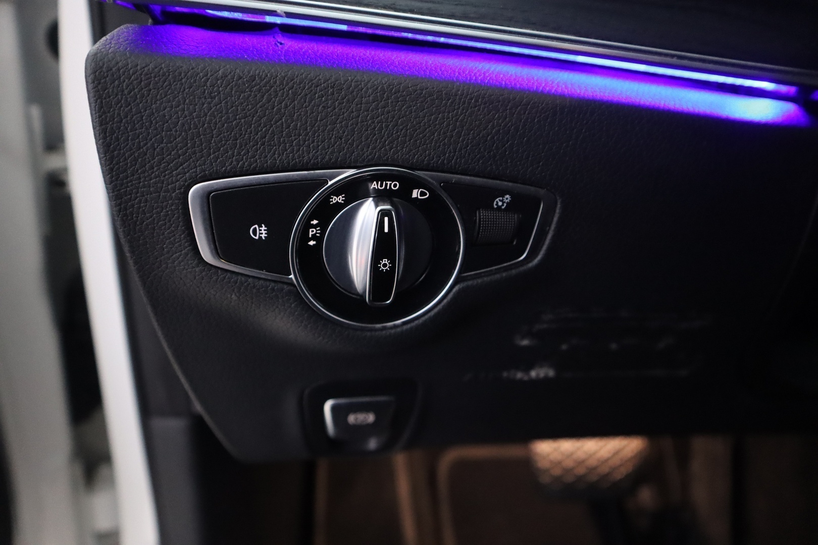 MERCEDES-BENZ E 2019