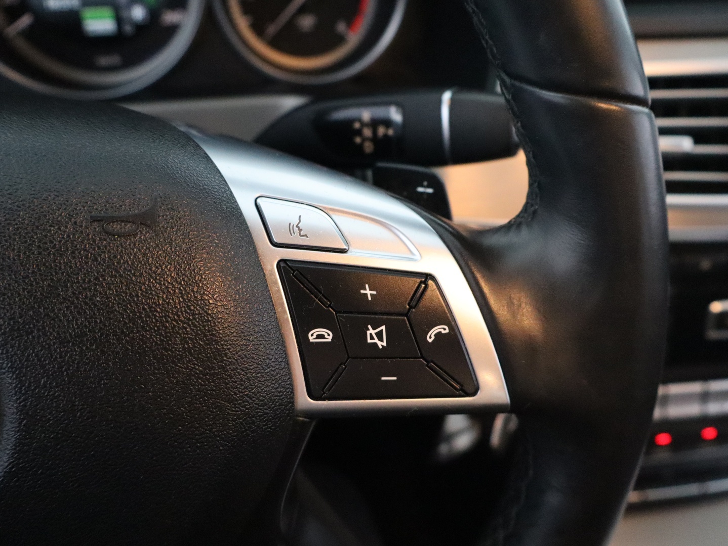 MERCEDES-BENZ E 2013