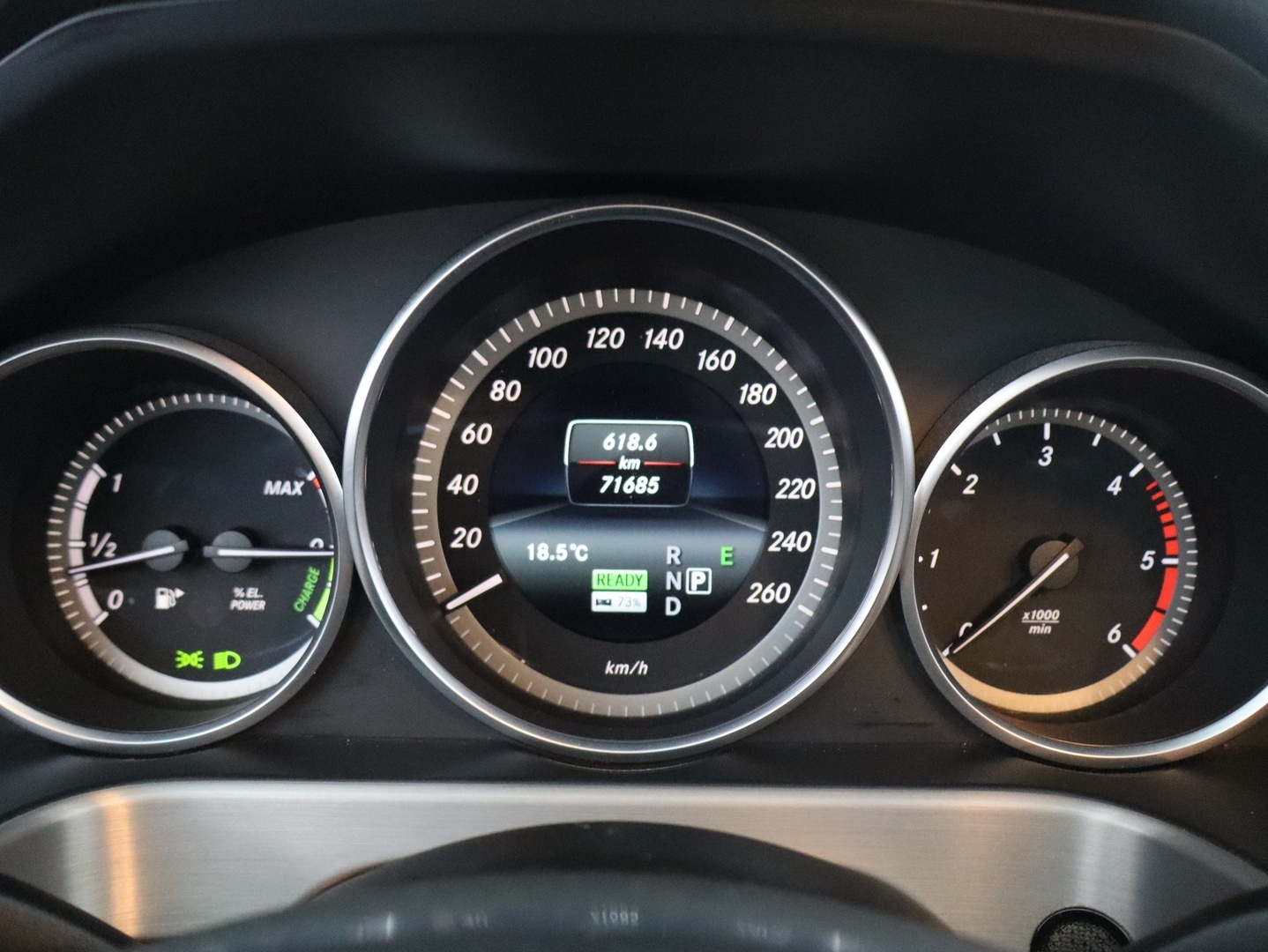 MERCEDES-BENZ E 2013