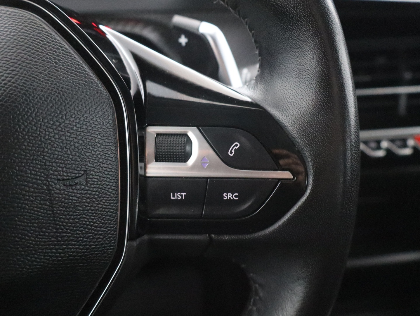 PEUGEOT 208 2020