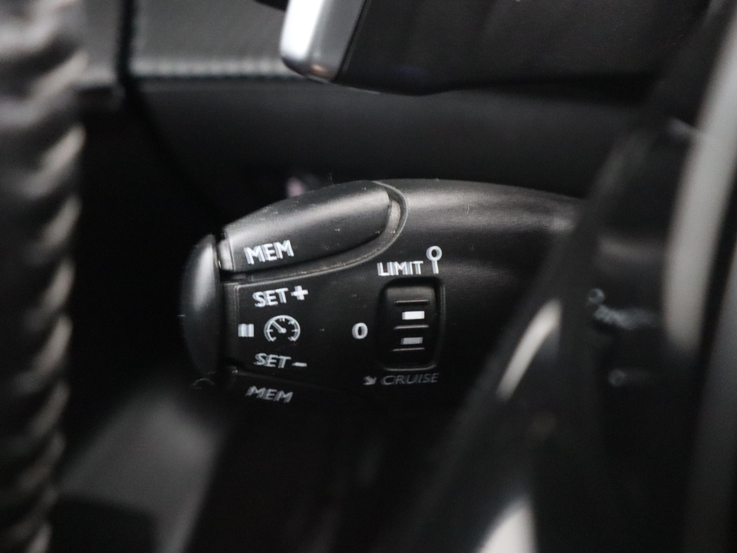 PEUGEOT 208 2020