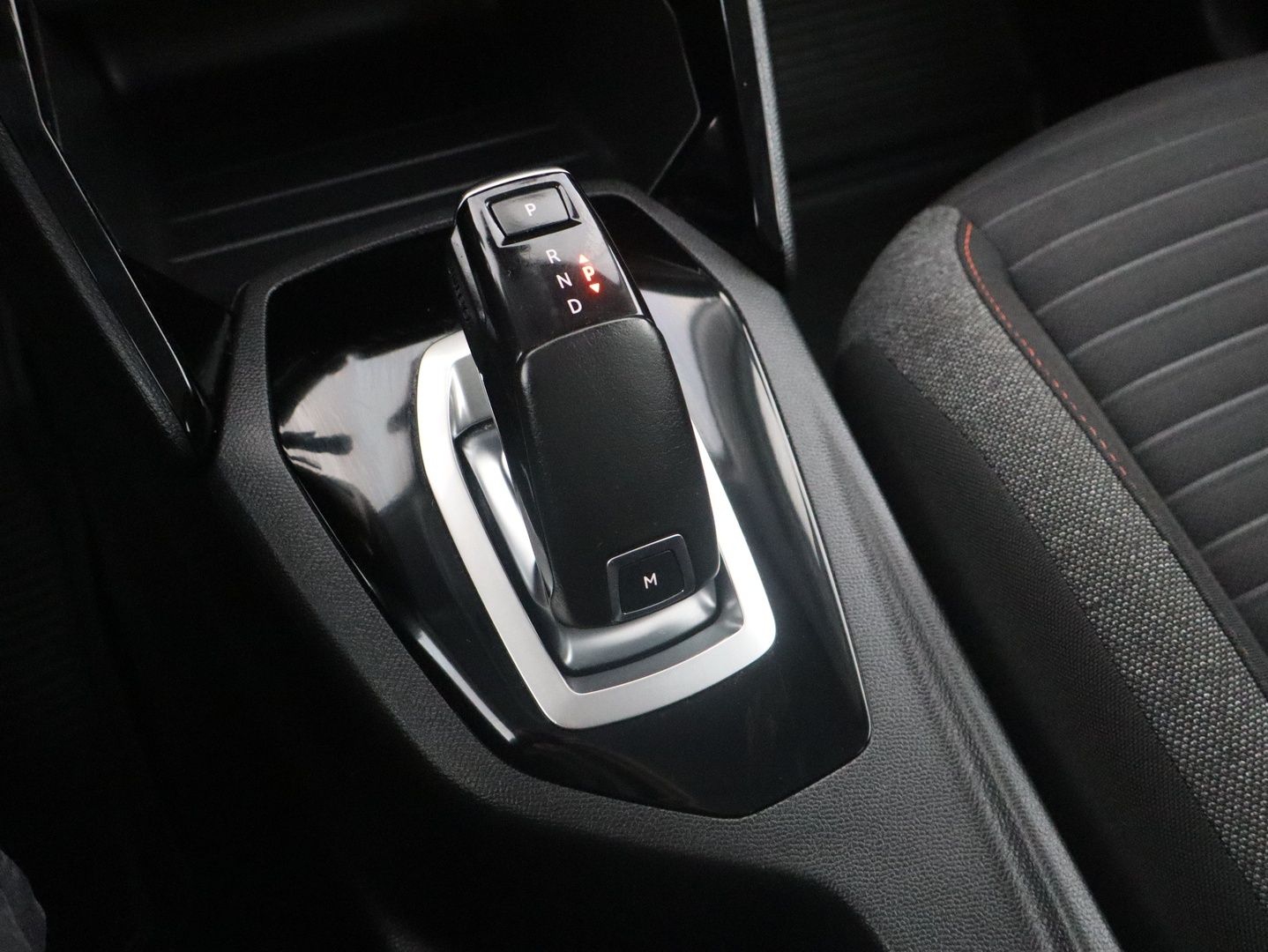 PEUGEOT 208 2020
