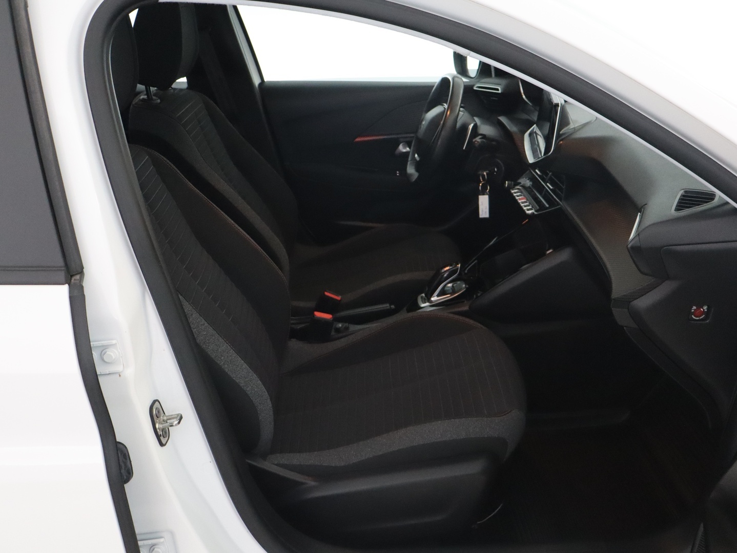 PEUGEOT 208 2020