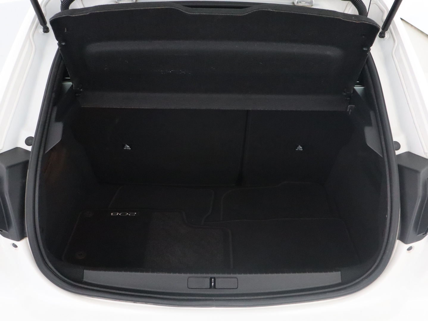 PEUGEOT 208 2020