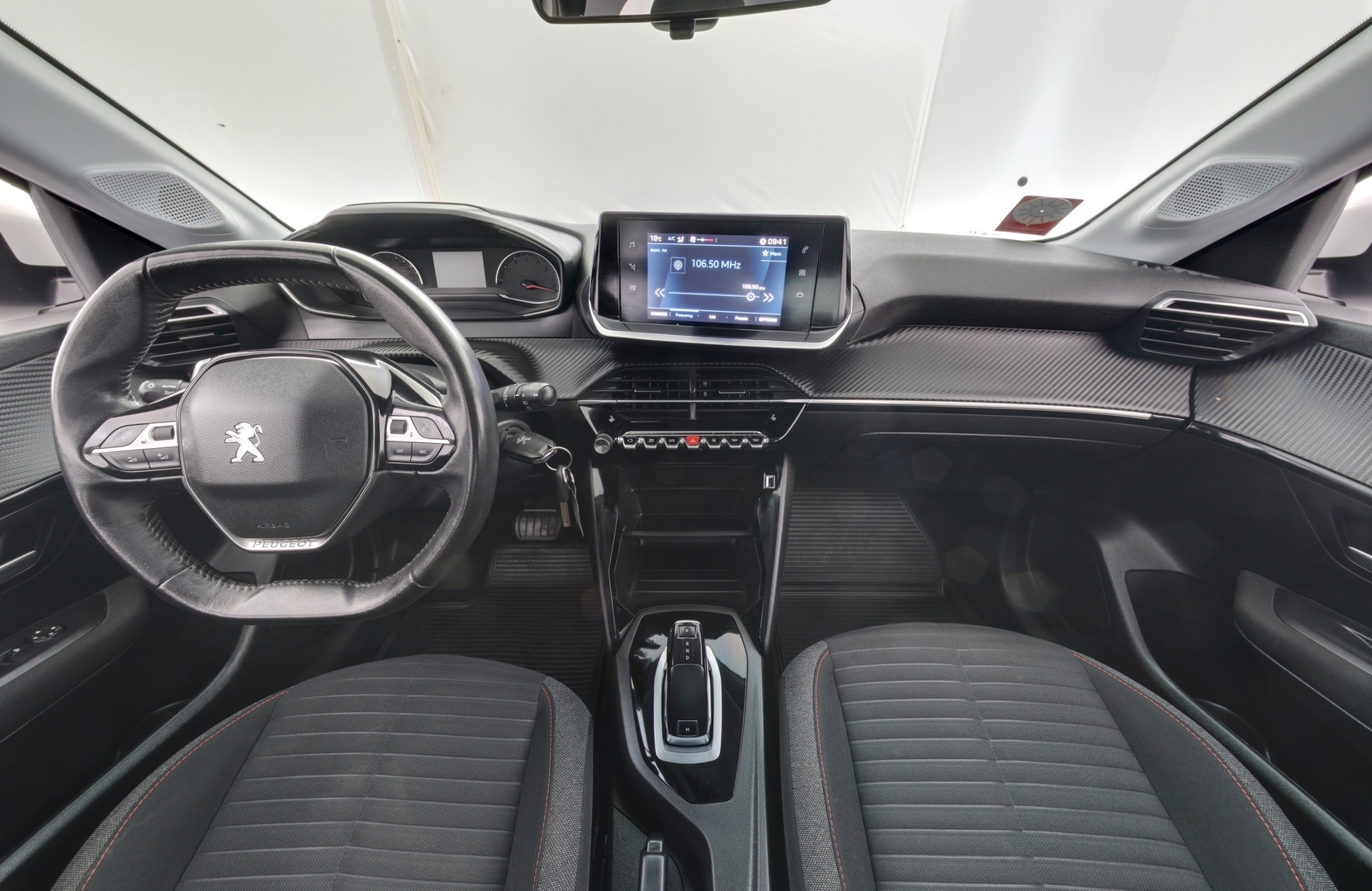 PEUGEOT 208 2020