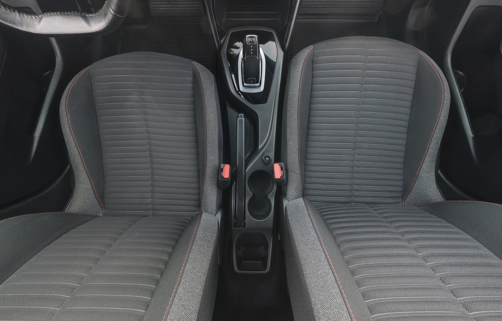 PEUGEOT 208 2020