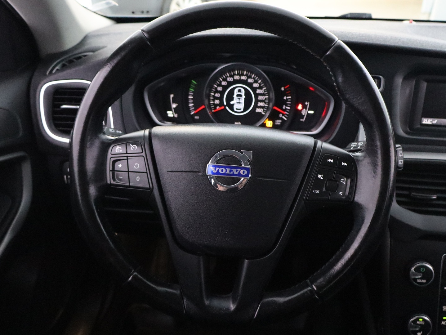 VOLVO V40 2014