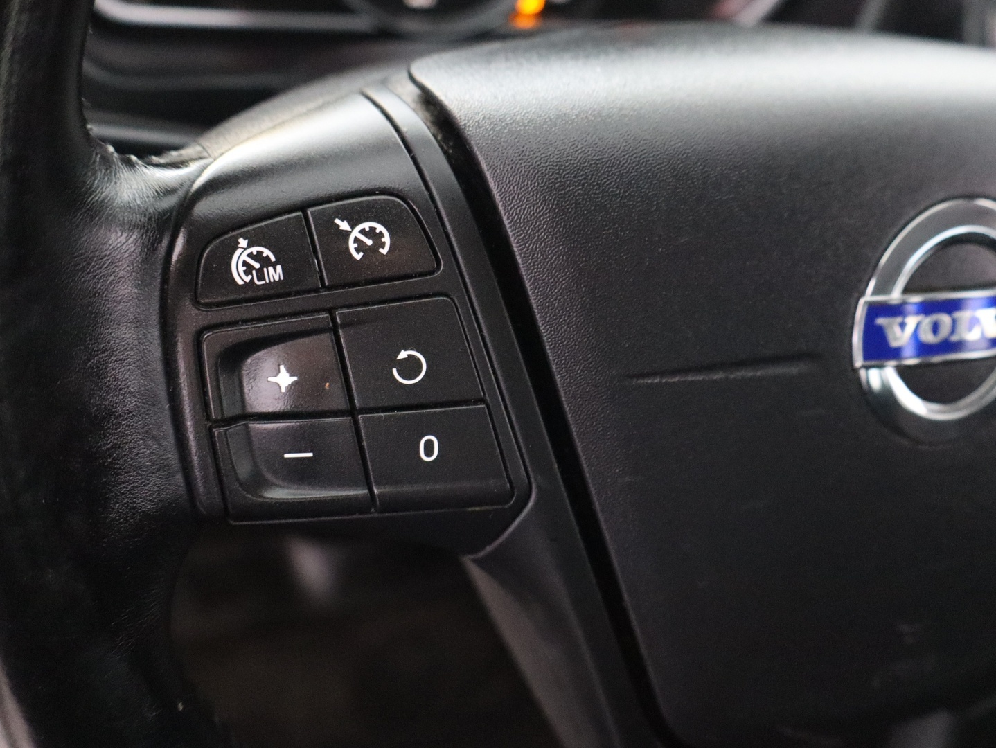 VOLVO V40 2014