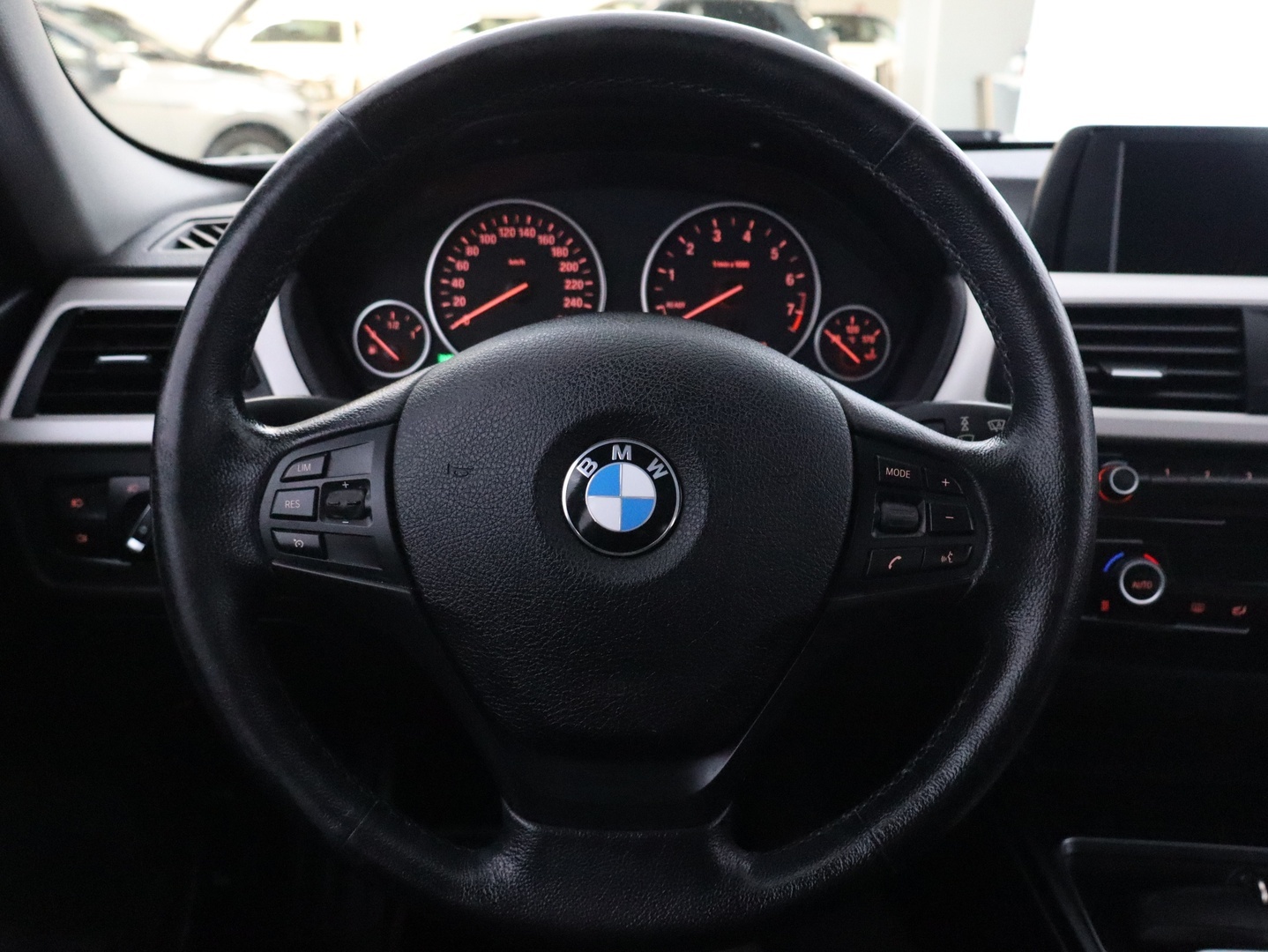 BMW 320 2016