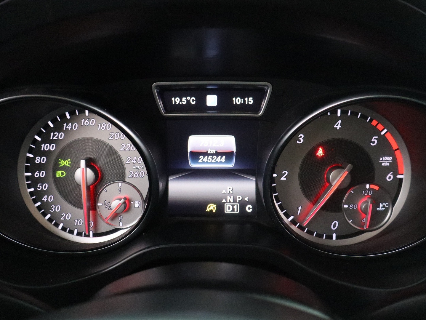 MERCEDES-BENZ CLA 2015