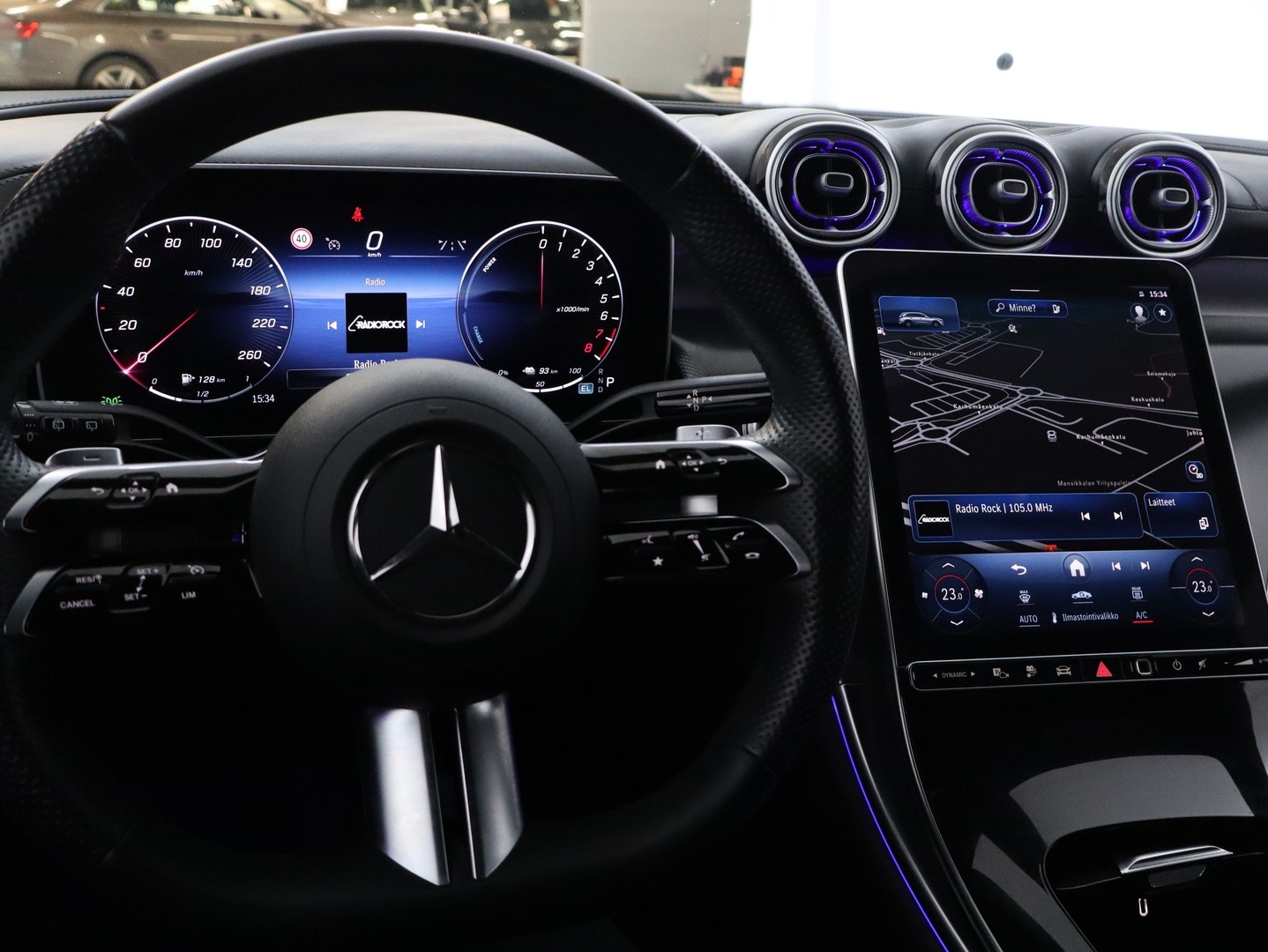 MERCEDES-BENZ GLC 2023