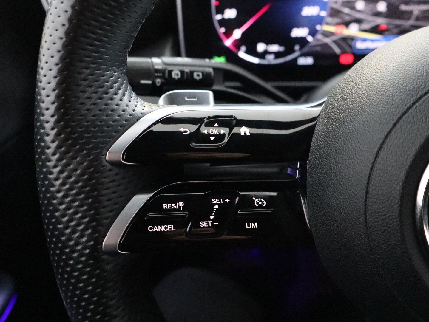 MERCEDES-BENZ GLC 2023