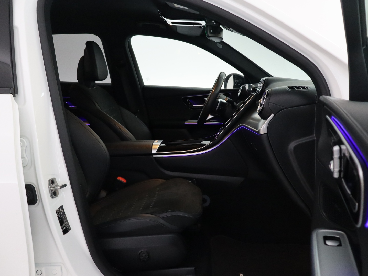 MERCEDES-BENZ GLC 2023