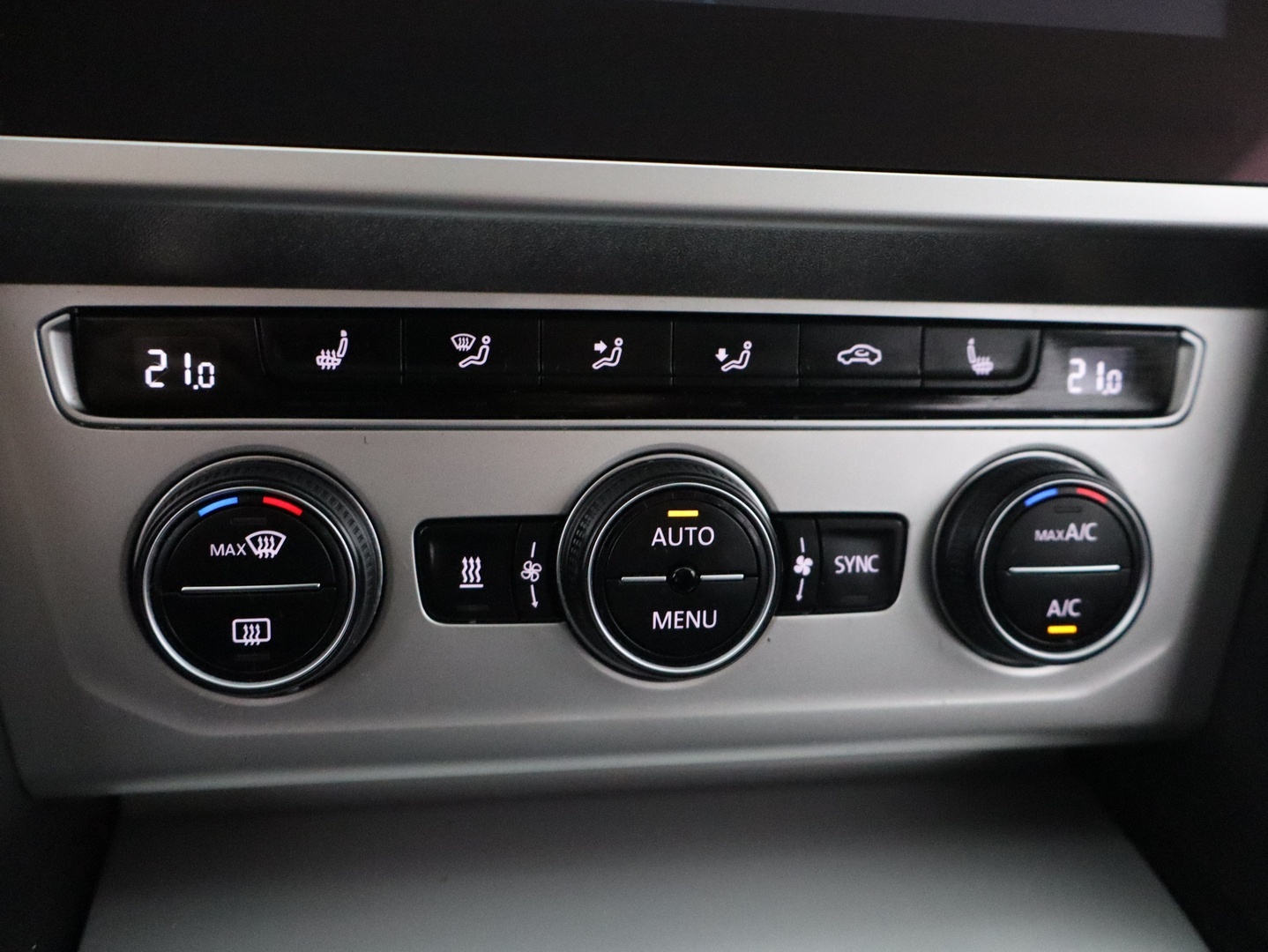 VOLKSWAGEN Passat 2019