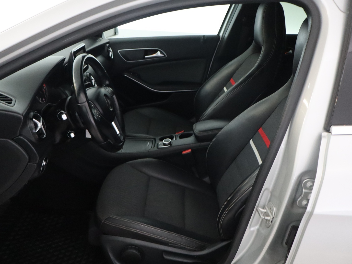 MERCEDES-BENZ A 2013