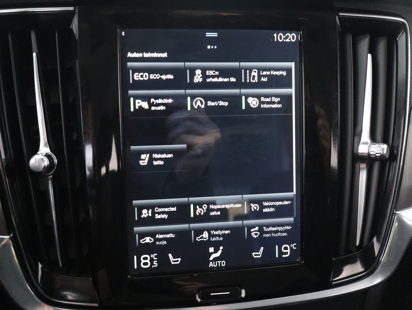 VOLVO V90 16