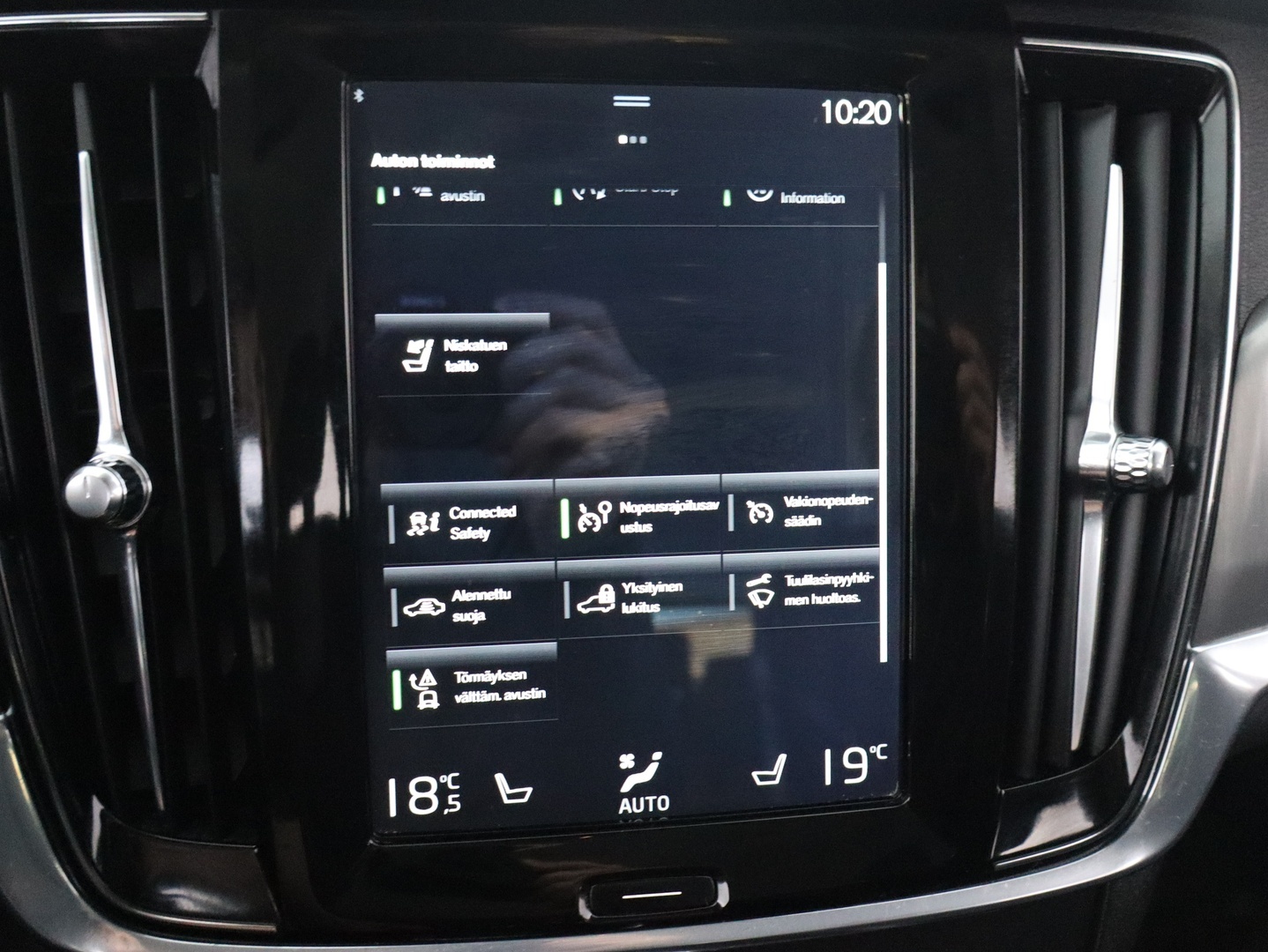 VOLVO V90 17