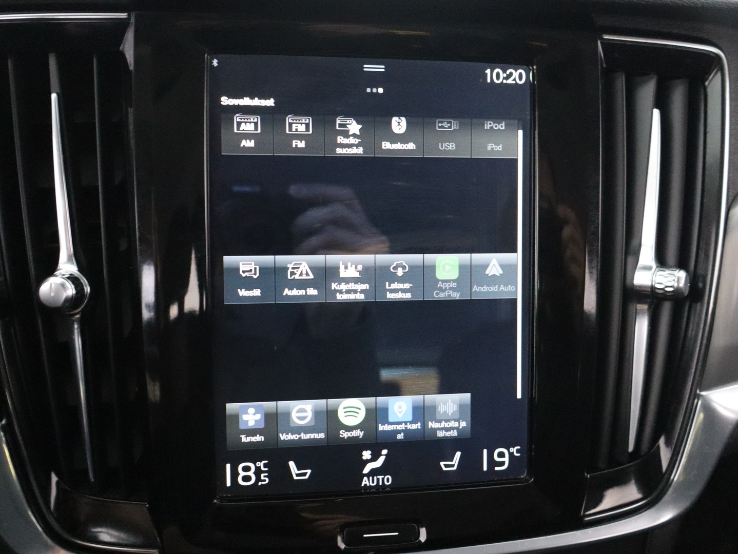 VOLVO V90 18