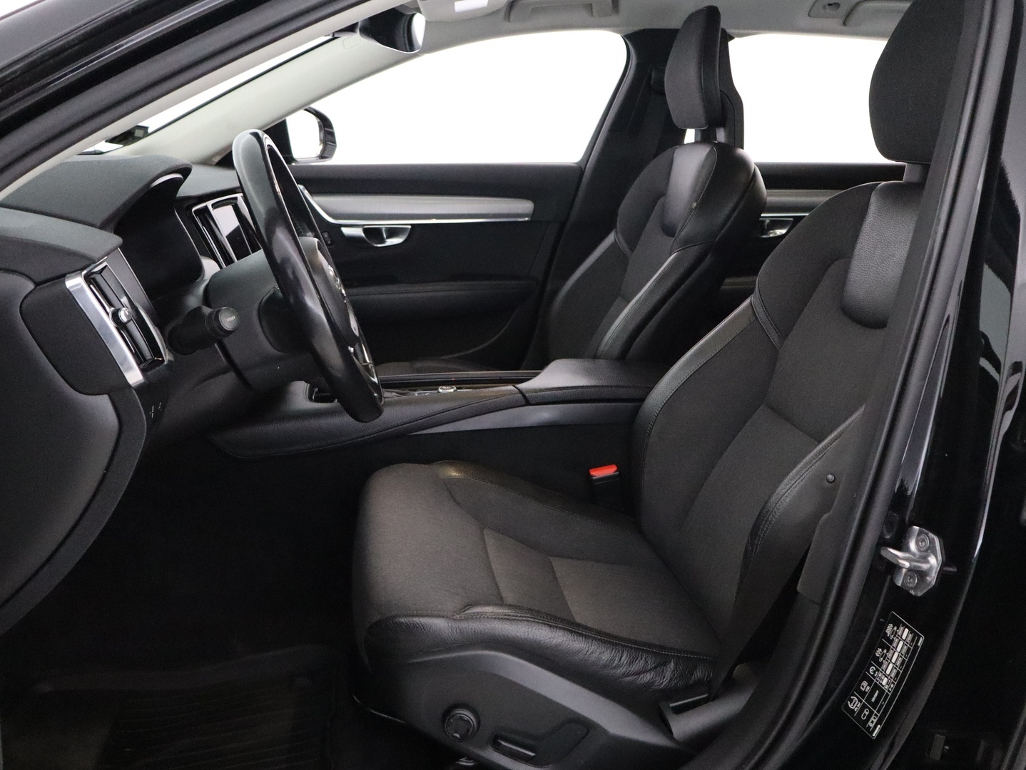VOLVO V90 21