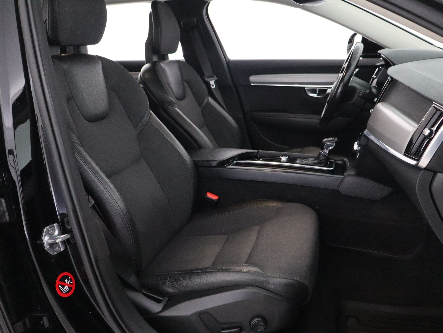 VOLVO V90 23